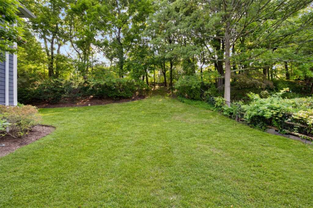 21 Winding Brook Road, New Rochelle, NY 10804 - Photo 33 of 46