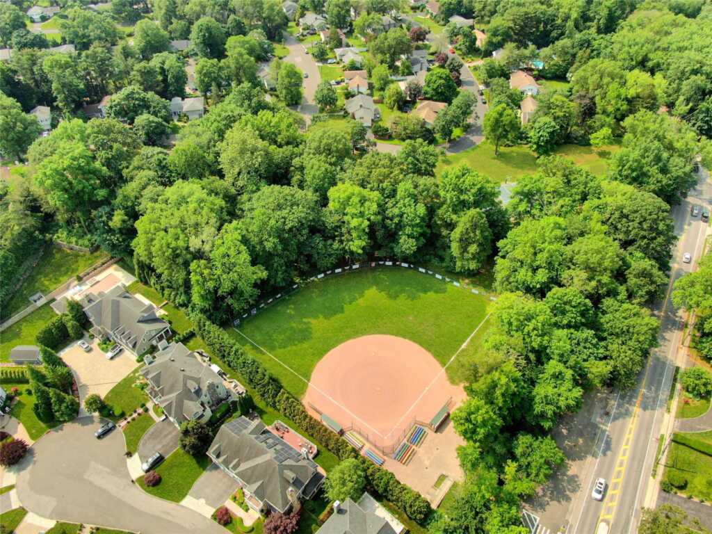 21 Winding Brook Road, New Rochelle, NY 10804 - Photo 39 of 46