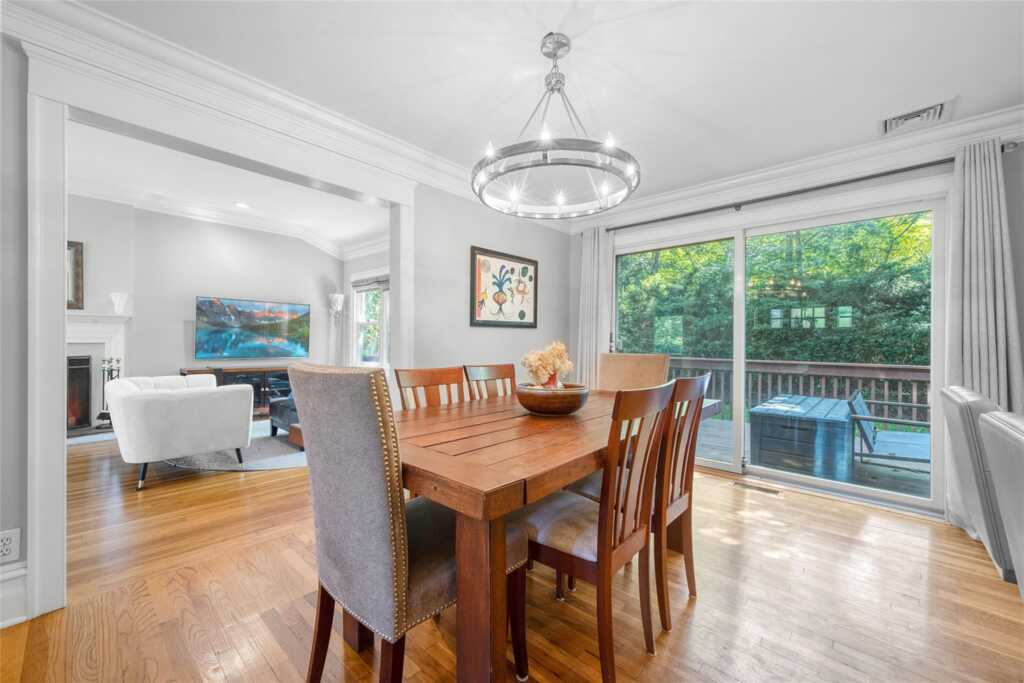 21 Winding Brook Road, New Rochelle, NY 10804 - Photo 7 of 46