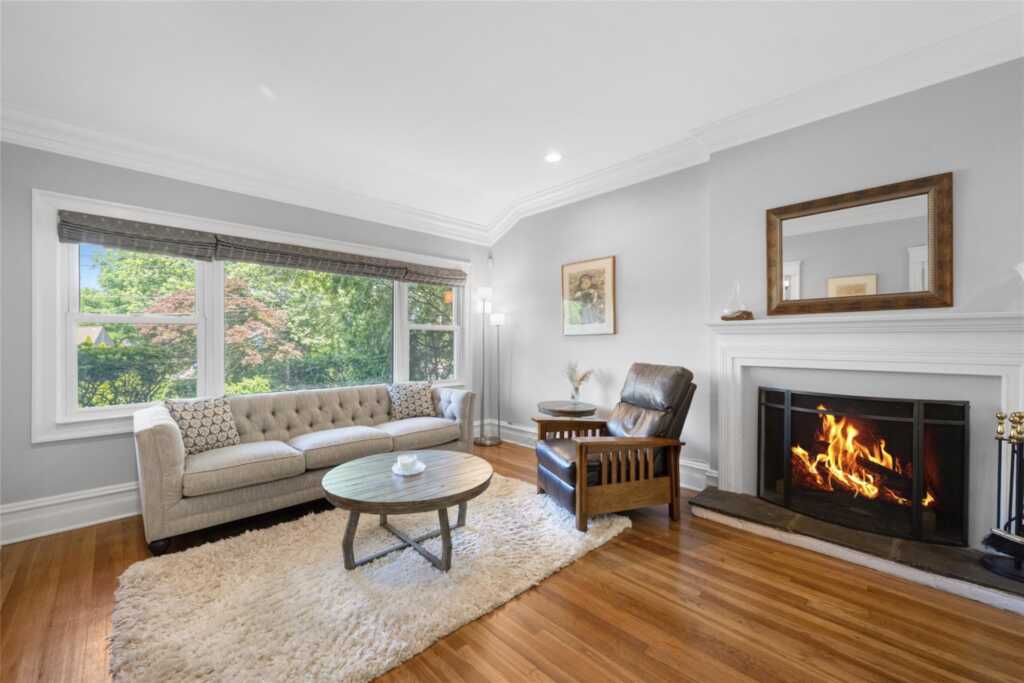 21 Winding Brook Road, New Rochelle, NY 10804 - Photo 8 of 46