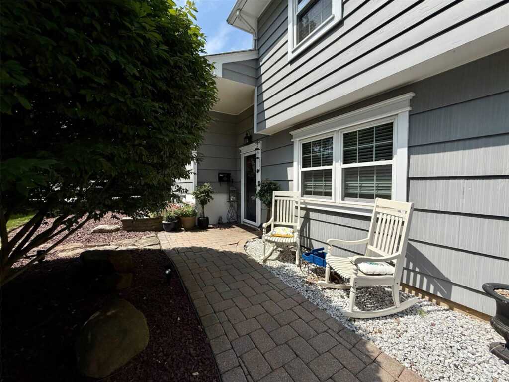 114 Shetland Drive, New City, NY 10956 - Photo 3 of 40
