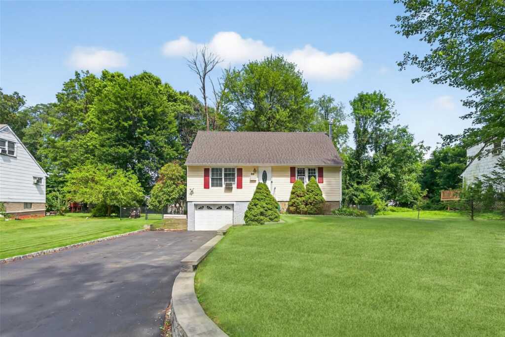 60 Freedman Avenue, Nanuet, NY 10954