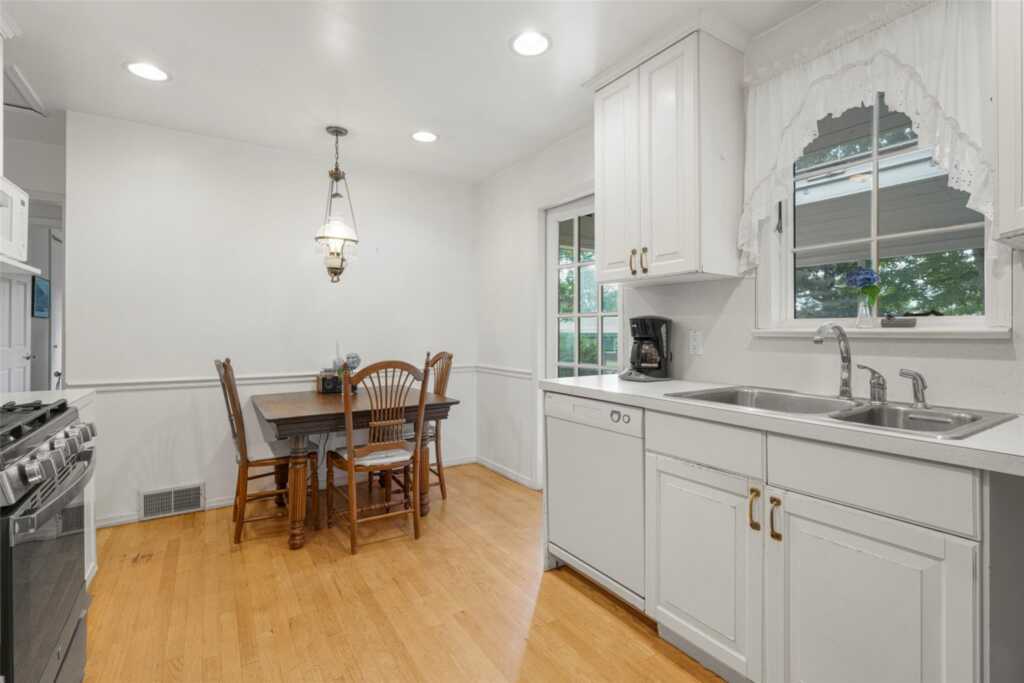 16 Ria Drive, White Plains, NY 10605 - Photo 12 of 31