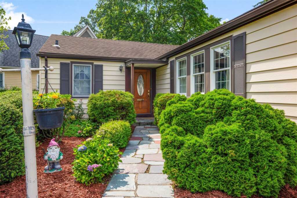 16 Ria Drive, White Plains, NY 10605 - Photo 5 of 31