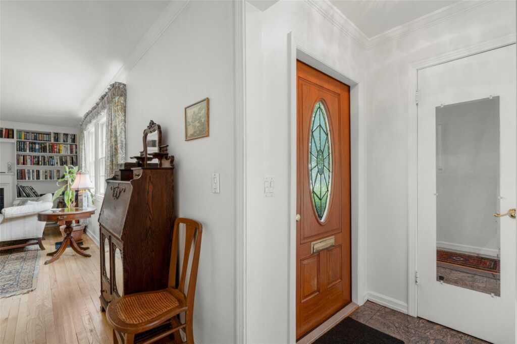 16 Ria Drive, White Plains, NY 10605 - Photo 6 of 31