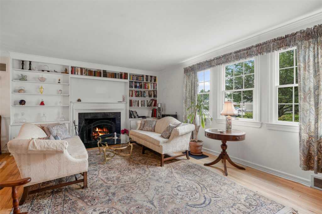 16 Ria Drive, White Plains, NY 10605 - Photo 8 of 31