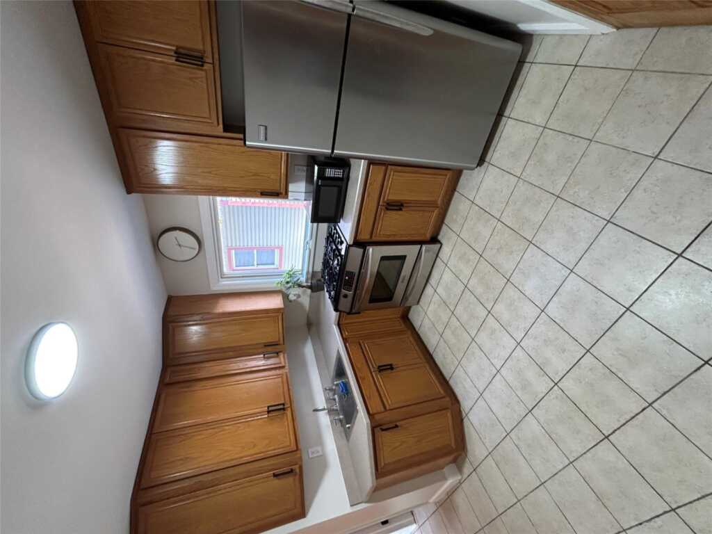 28 Acorn Terrace, Unit #1, New Rochelle, NY 10801 - Photo 2 of 8