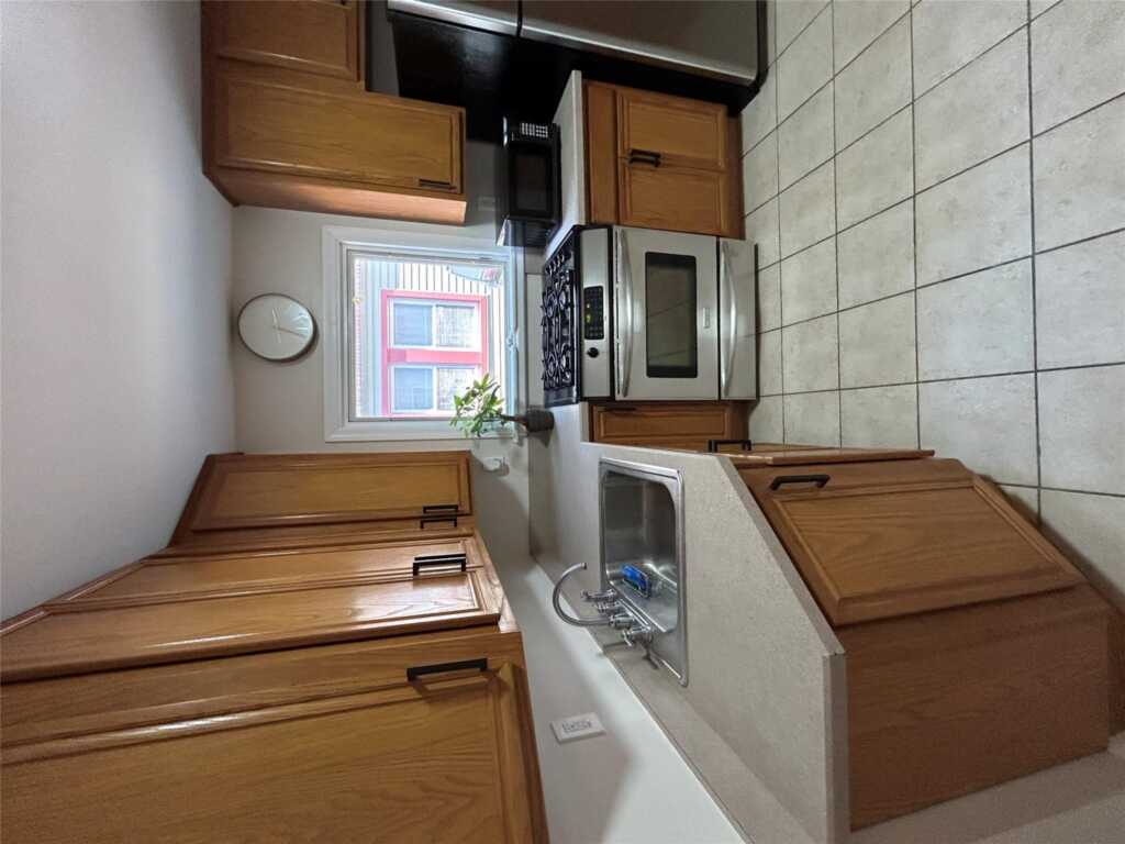 28 Acorn Terrace, Unit #1, New Rochelle, NY 10801 - Photo 3 of 8