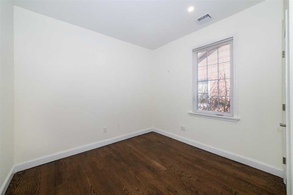 187 Pelham Road, New Rochelle, NY 10805 - Photo 15 of 26