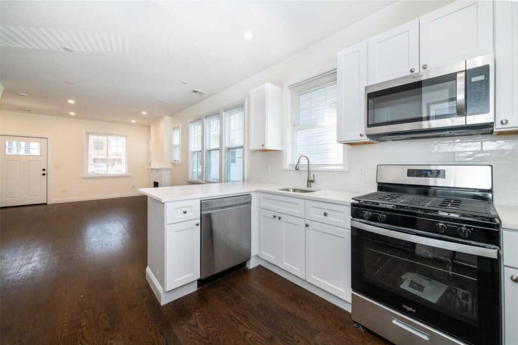 187 Pelham Road, New Rochelle, NY 10805 - Photo 2 of 26