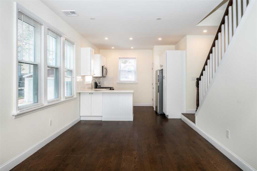 187 Pelham Road, New Rochelle, NY 10805 - Photo 3 of 26