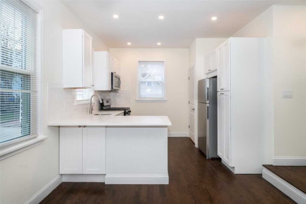 187 Pelham Road, New Rochelle, NY 10805 - Photo 4 of 26