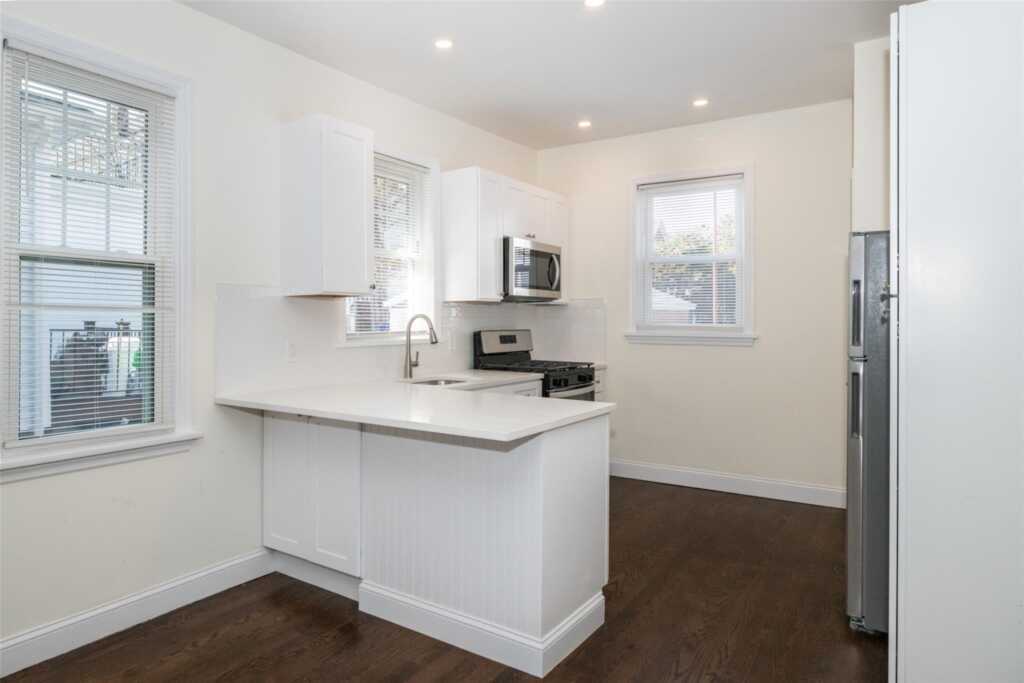 187 Pelham Road, New Rochelle, NY 10805 - Photo 5 of 26