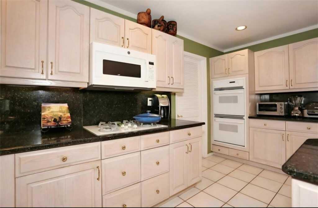 18 Mesa Place, Nanuet, NY 10954 - Photo 12 of 34