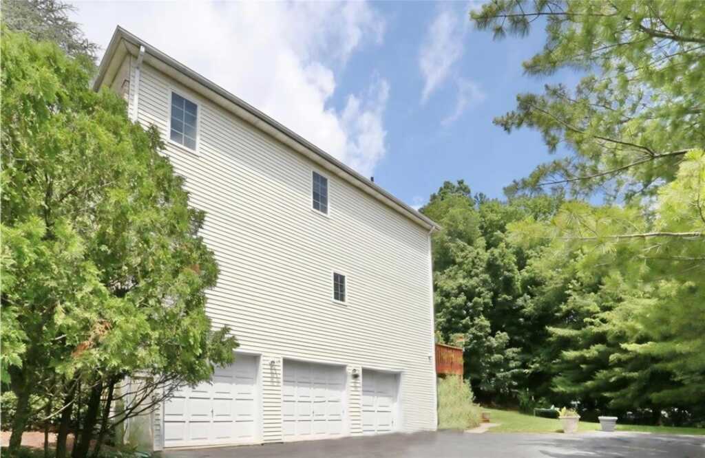 18 Mesa Place, Nanuet, NY 10954 - Photo 32 of 34