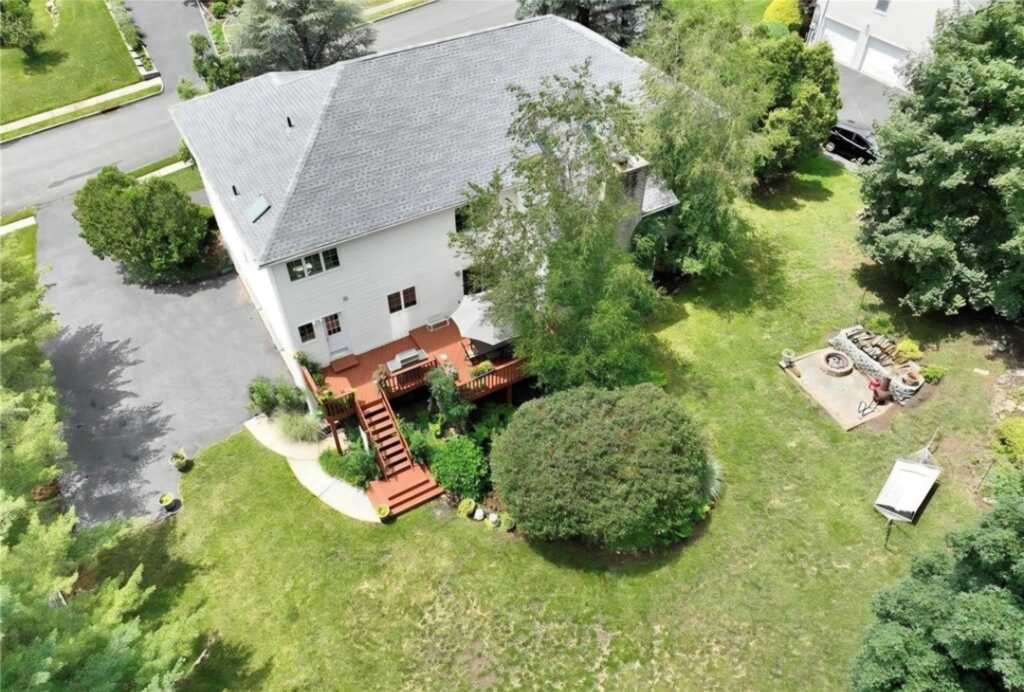 18 Mesa Place, Nanuet, NY 10954 - Photo 33 of 34