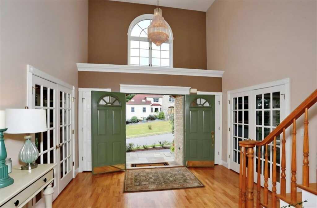 18 Mesa Place, Nanuet, NY 10954 - Photo 4 of 34