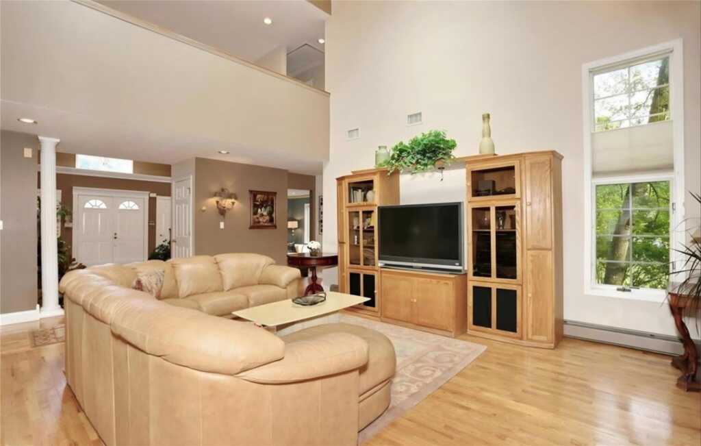18 Mesa Place, Nanuet, NY 10954 - Photo 5 of 34