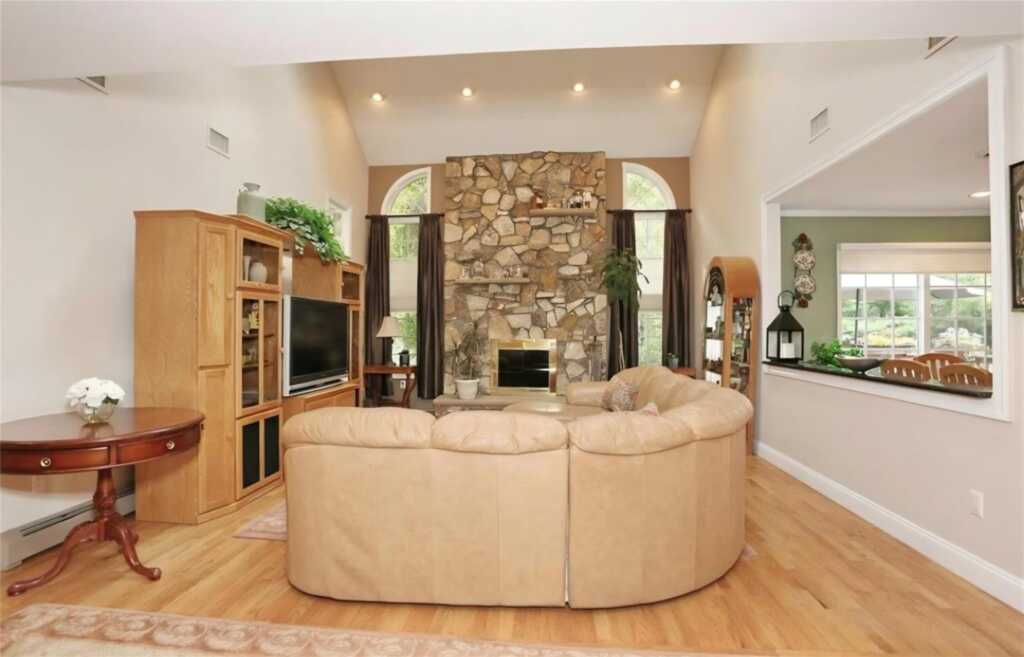 18 Mesa Place, Nanuet, NY 10954 - Photo 6 of 34