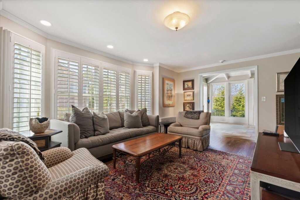 31 Colonial Road, White Plains, NY 10605 - Photo 10 of 31