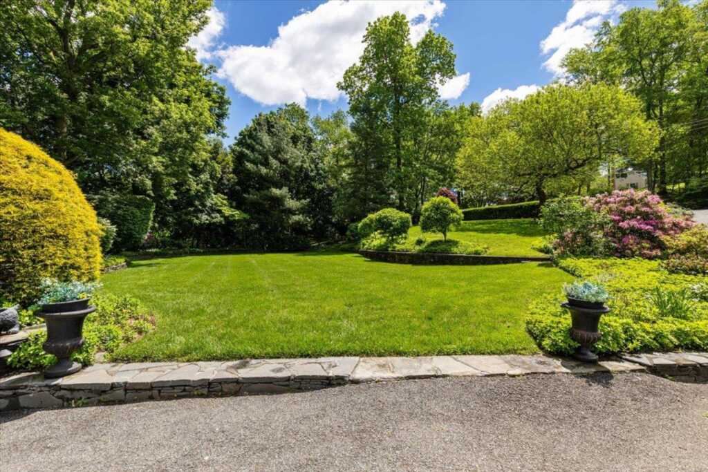 31 Colonial Road, White Plains, NY 10605 - Photo 23 of 31