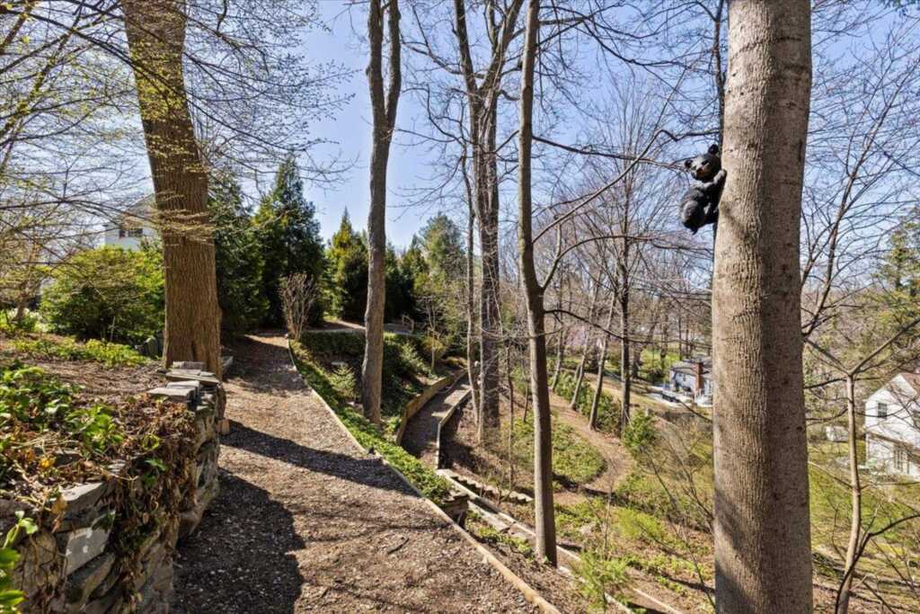 31 Colonial Road, White Plains, NY 10605 - Photo 26 of 31