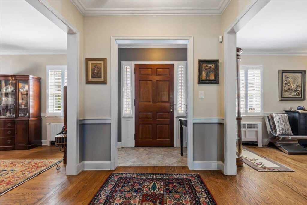 31 Colonial Road, White Plains, NY 10605 - Photo 3 of 31