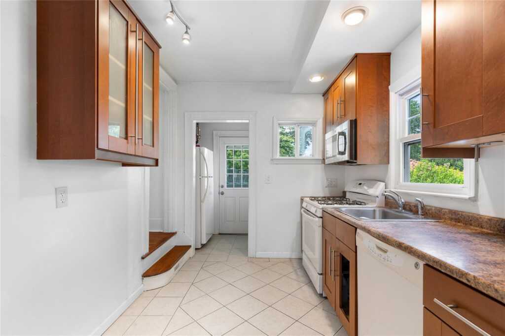 15 Roosevelt Avenue, Rye, NY 10580 - Photo 9 of 25