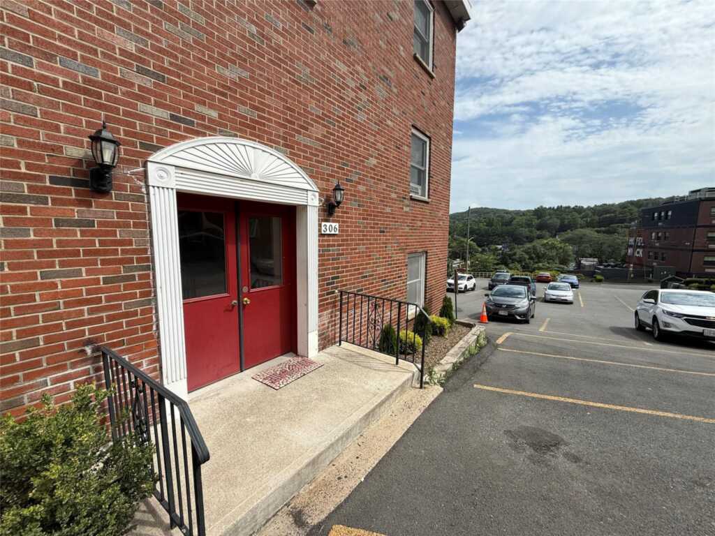 306 High Avenue, Unit #1N, Nyack, NY 10960