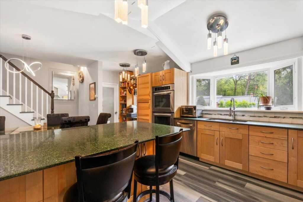 82 Wood Hollow Lane, New Rochelle, NY 10804 - Photo 10 of 32