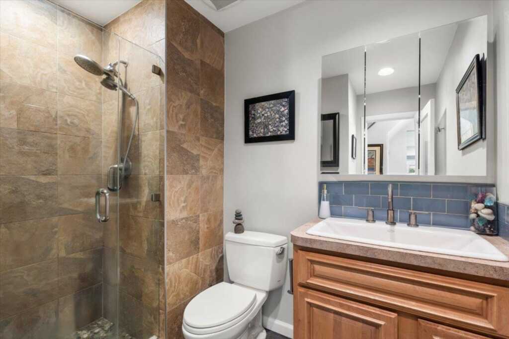 82 Wood Hollow Lane, New Rochelle, NY 10804 - Photo 15 of 32