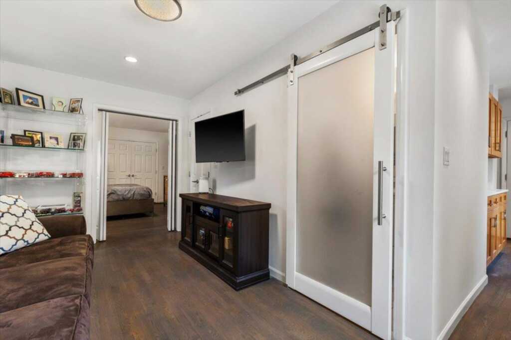 82 Wood Hollow Lane, New Rochelle, NY 10804 - Photo 17 of 32