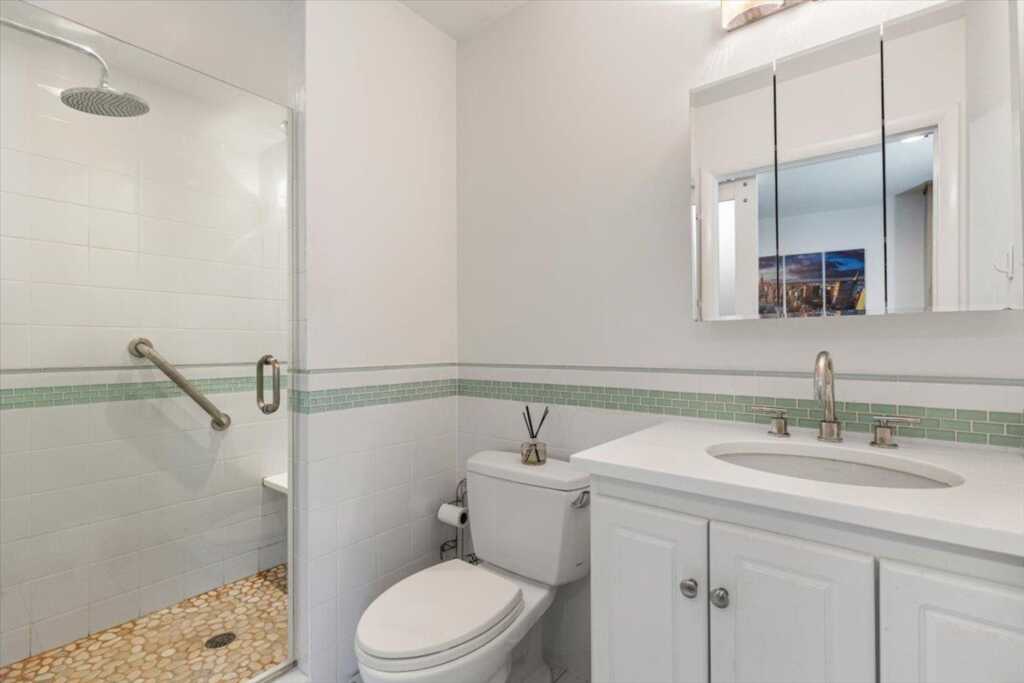 82 Wood Hollow Lane, New Rochelle, NY 10804 - Photo 20 of 32