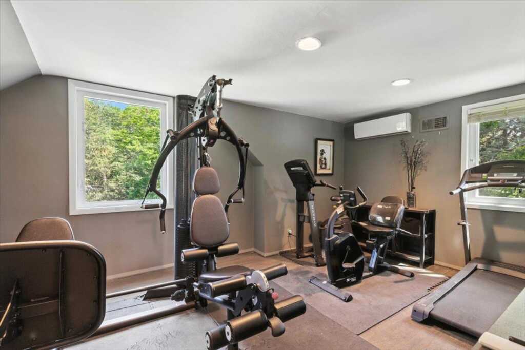 82 Wood Hollow Lane, New Rochelle, NY 10804 - Photo 24 of 32