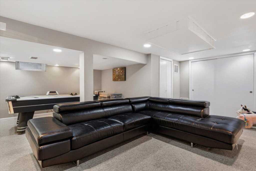 82 Wood Hollow Lane, New Rochelle, NY 10804 - Photo 25 of 32