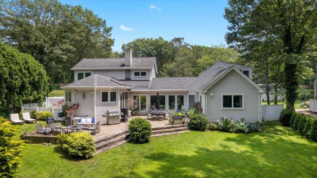 82 Wood Hollow Lane, New Rochelle, NY 10804 - Photo 26 of 32