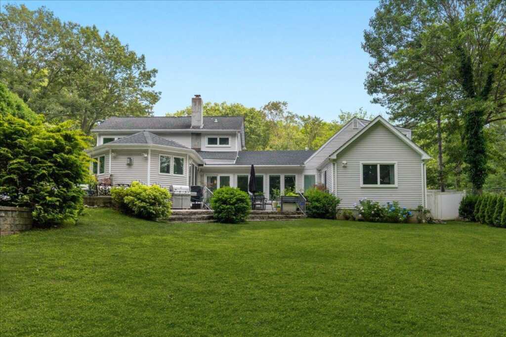 82 Wood Hollow Lane, New Rochelle, NY 10804 - Photo 28 of 32