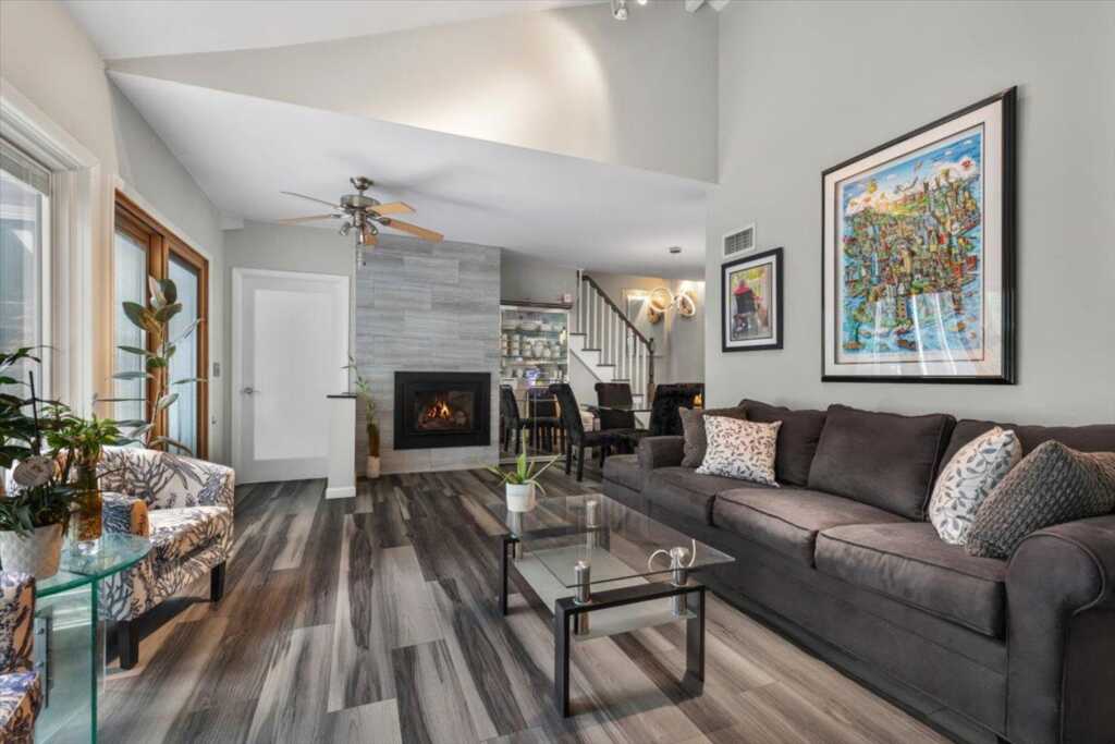 82 Wood Hollow Lane, New Rochelle, NY 10804 - Photo 3 of 32