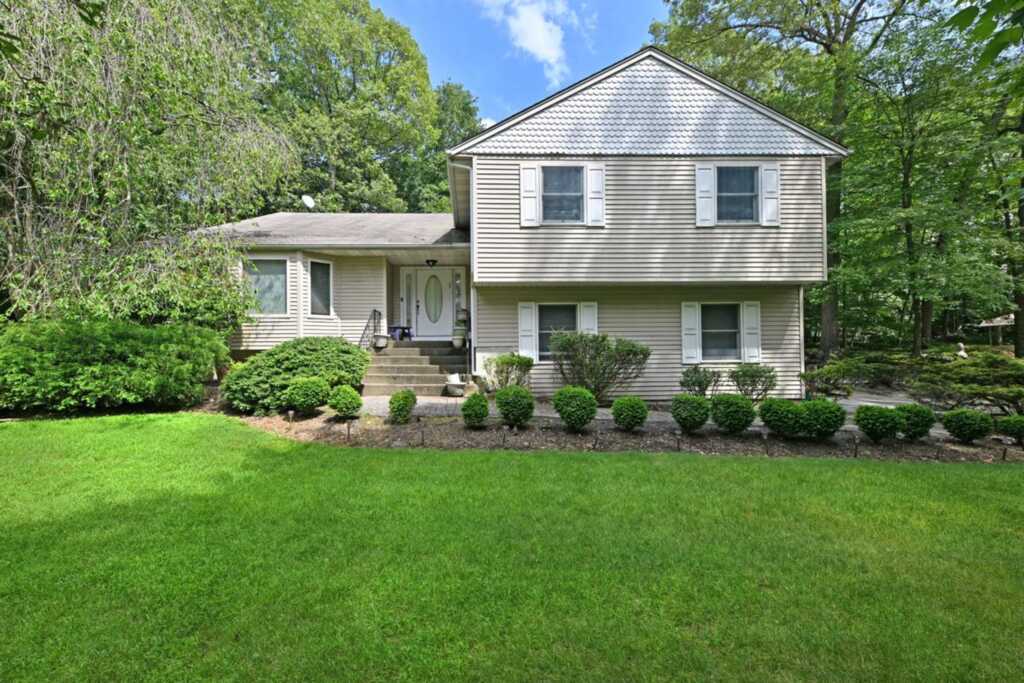 17 Stemmer Lane, Suffern, NY 10901