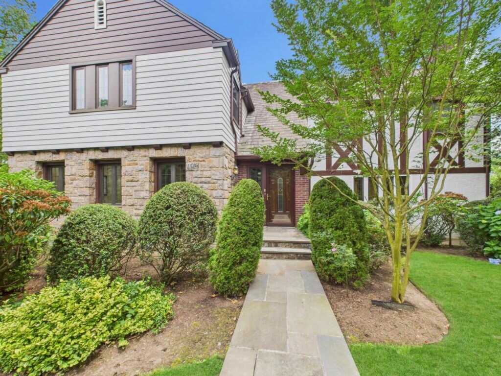 75 Lord Kitchener Road, New Rochelle, NY 10804 - Photo 10 of 47