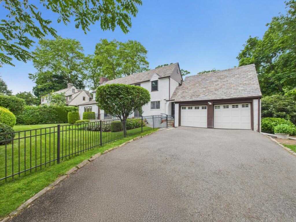 75 Lord Kitchener Road, New Rochelle, NY 10804 - Photo 11 of 47