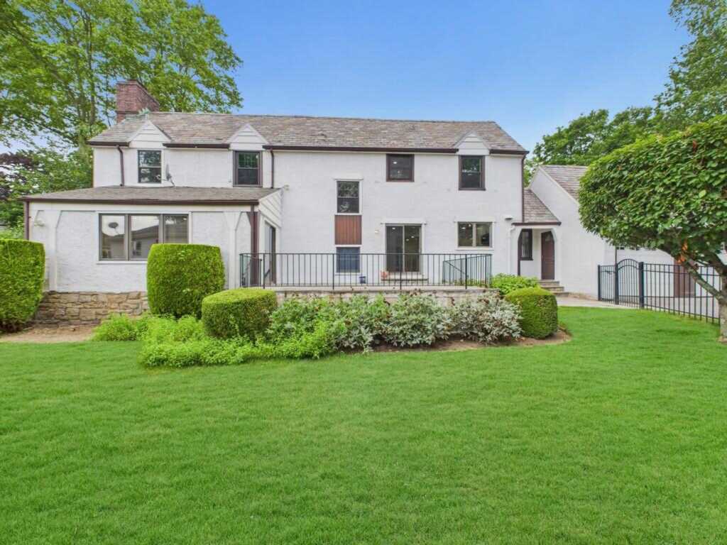 75 Lord Kitchener Road, New Rochelle, NY 10804 - Photo 12 of 47