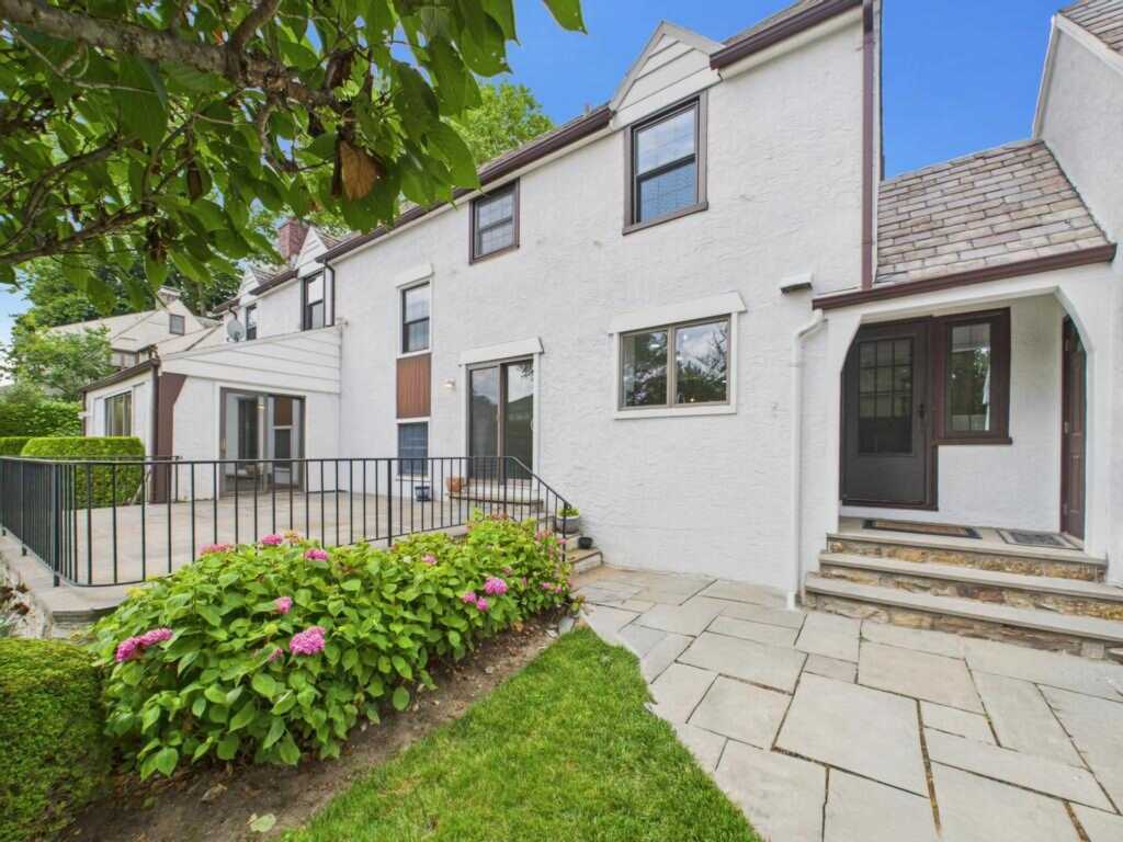 75 Lord Kitchener Road, New Rochelle, NY 10804 - Photo 14 of 47