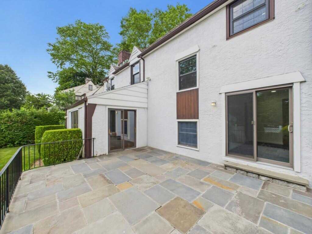 75 Lord Kitchener Road, New Rochelle, NY 10804 - Photo 16 of 47