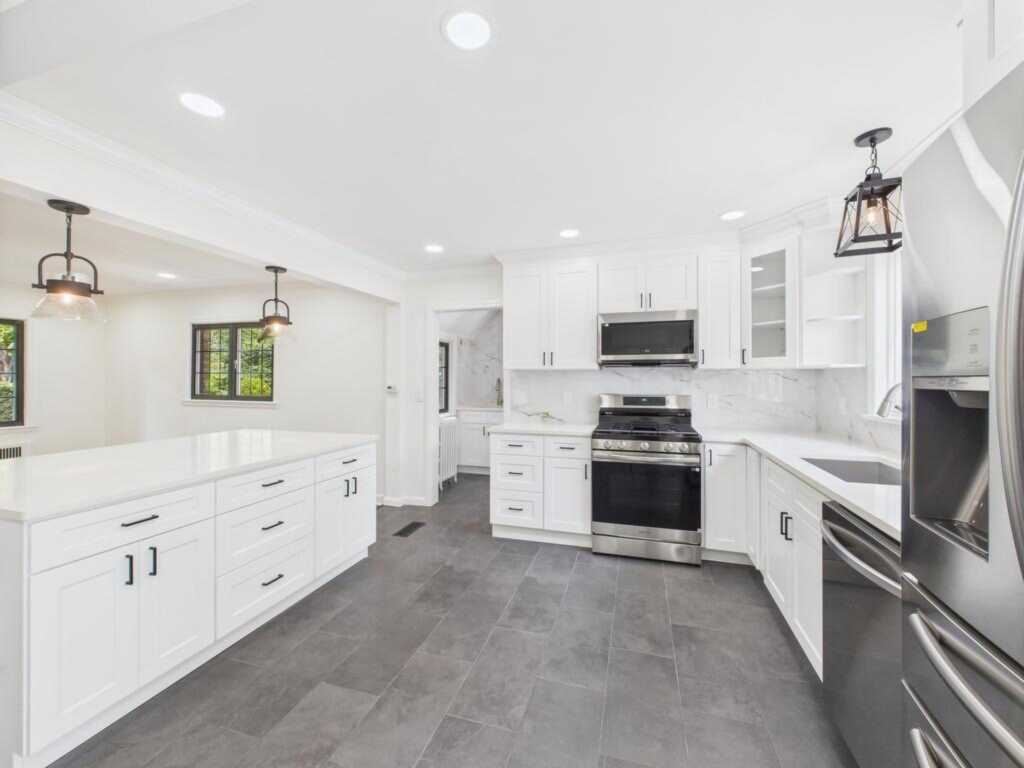 75 Lord Kitchener Road, New Rochelle, NY 10804 - Photo 19 of 47