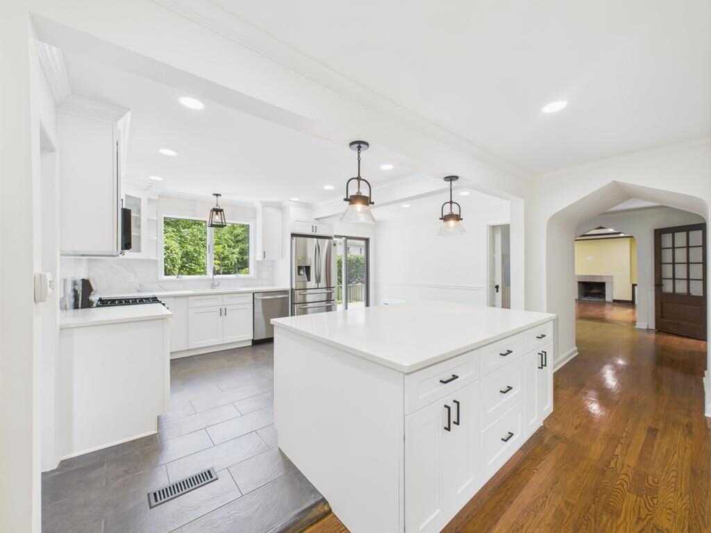 75 Lord Kitchener Road, New Rochelle, NY 10804 - Photo 2 of 47