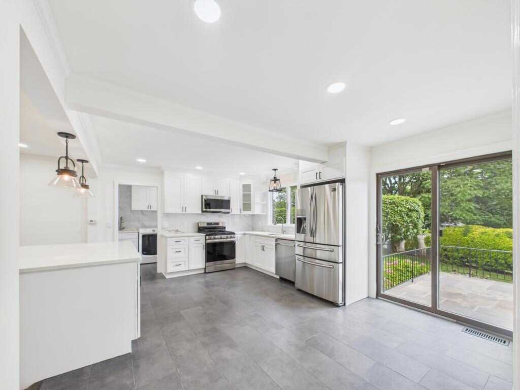 75 Lord Kitchener Road, New Rochelle, NY 10804 - Photo 20 of 47