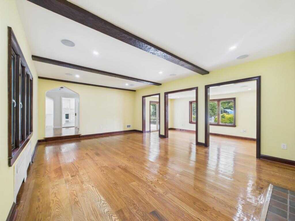 75 Lord Kitchener Road, New Rochelle, NY 10804 - Photo 4 of 47