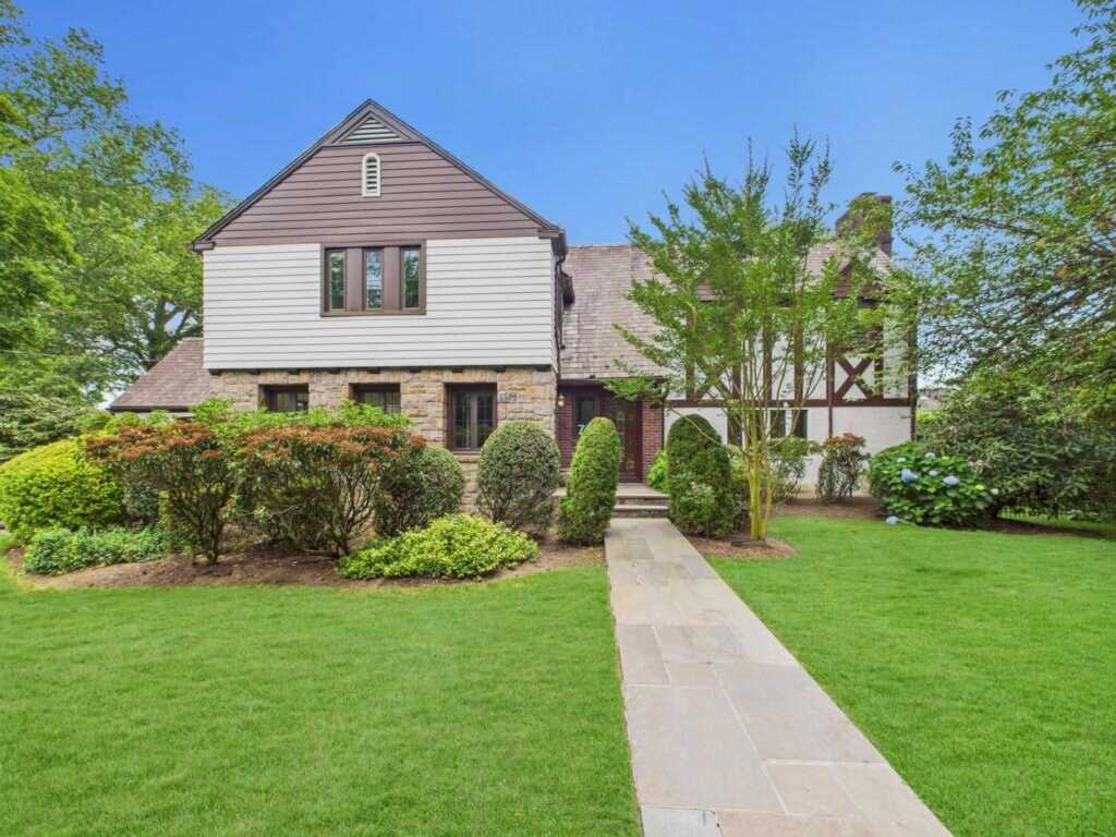 75 Lord Kitchener Road, New Rochelle, NY 10804 - Photo 7 of 47