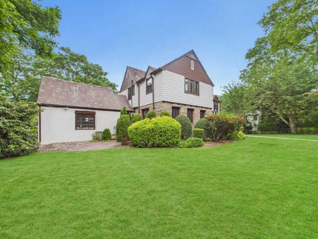 75 Lord Kitchener Road, New Rochelle, NY 10804 - Photo 9 of 47